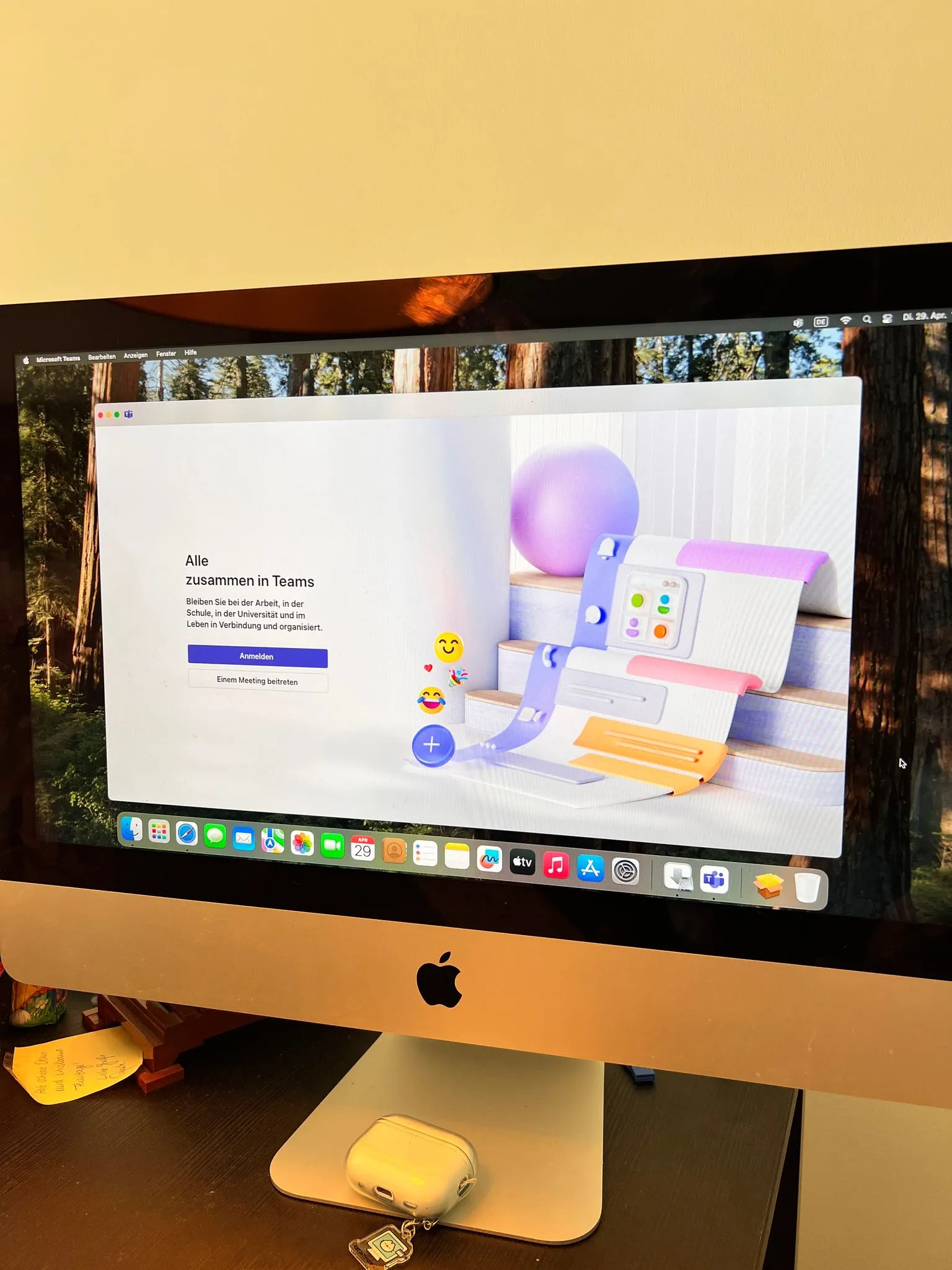 A picture of the 2013 iMac with the Microsoft Teams on the screen